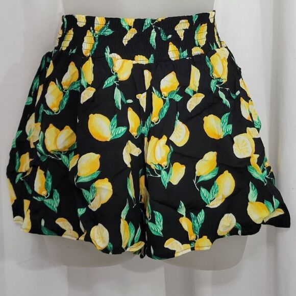 Victoria's Secret PINK Black Lemon Print Smocked Shorts Sz XS - Picture 3 of 6